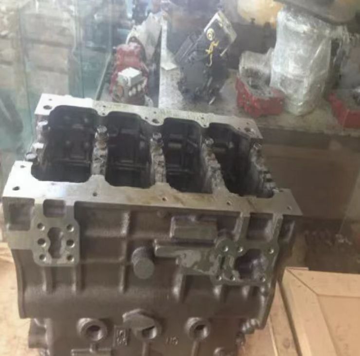 Детали блока цилиндров двигателя Yanmar 4tnvg